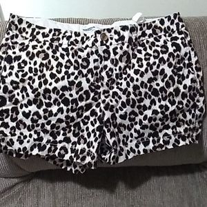 NWT Womens old navy everyday cheetah shorts size 14